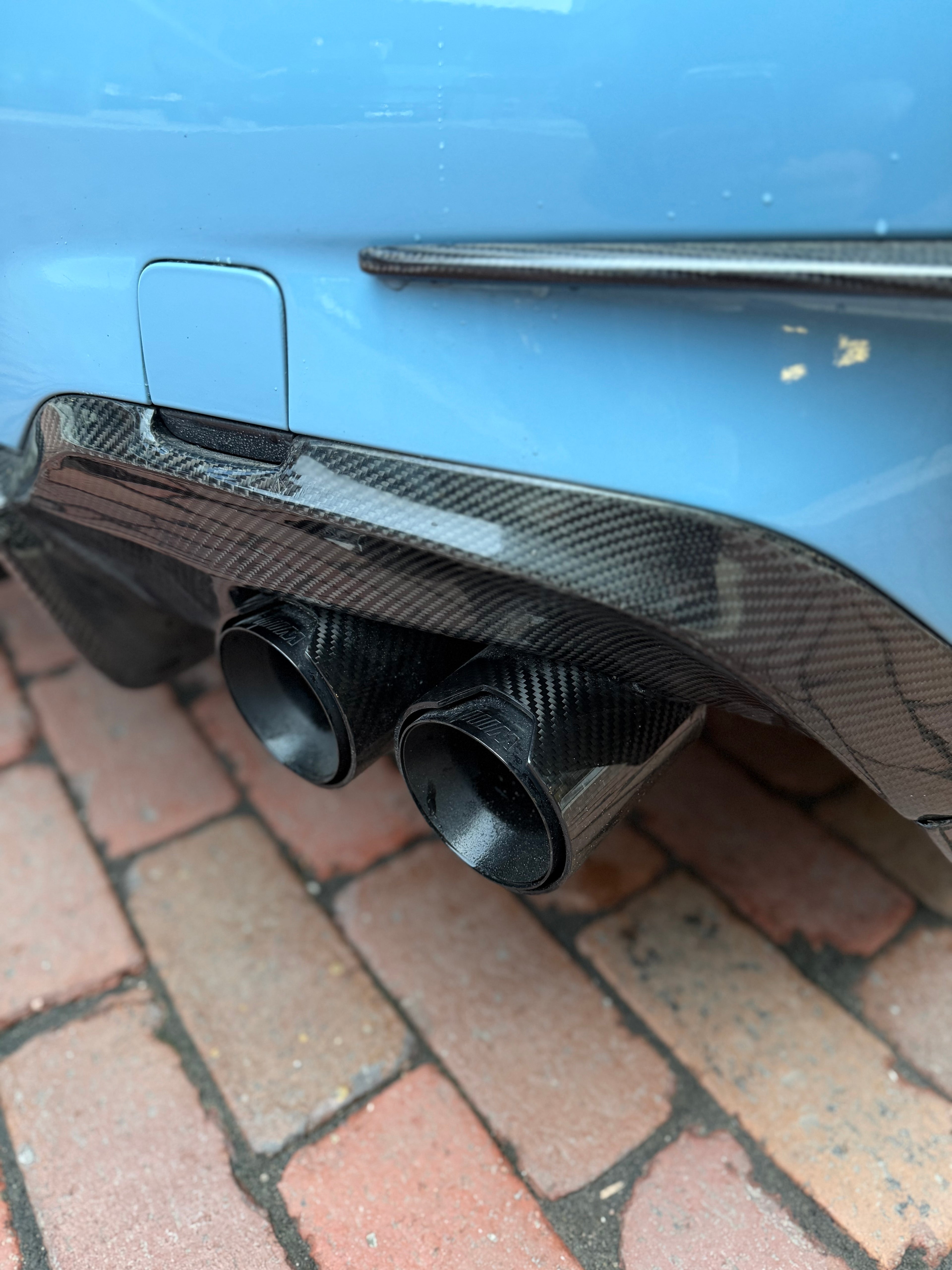 Carbon Fiber Black Muffler Tip Exhaust System Exhaust Pipe Exhaust Tip for 19-20 BMW G20 G21 M340i G42 M440i G22
M240i MPE