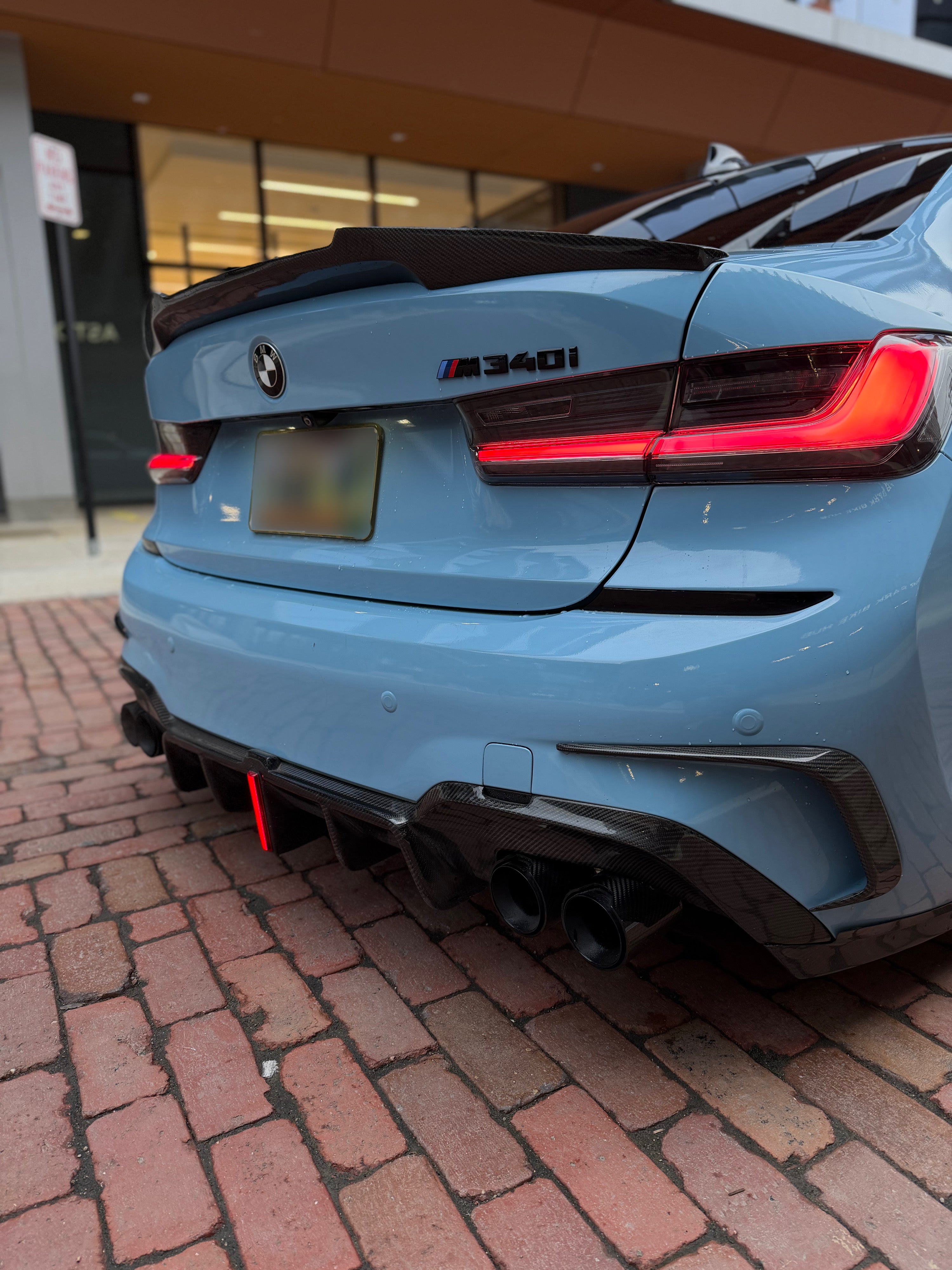 Carbon Fiber Black Muffler Tip Exhaust System Exhaust Pipe Exhaust Tip for 19-20 BMW G20 G21 M340i G42 M440i G22
M240i MPE